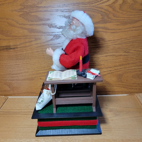 Musical Santa Figure Holiday Scene Christmas Crestone's Christmas Family 1990 - Picture 5 of 16